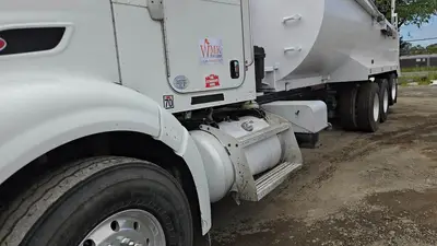 USED 2013 PETERBILT 386