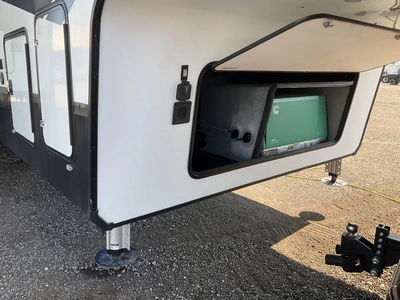 Used 2018 MOMENTUM 395M Campers, Caravans, Motorhomes Michigan US | Miedema Asset Management Group #1334425