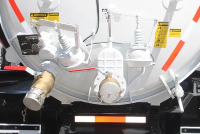 Used 2019 VOLVO VHD64B200 Vacuum Truck Texas US | Roll Off Truck World #1491998