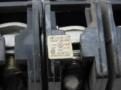 General Electric THQB2120 Bolt-On Circuit Breaker 20A 240V 2 Pole 1PH Lot of 7