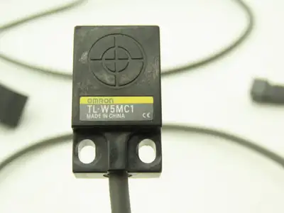 Omron TL-W5MC1 Inductive Proximity Sensor 3 Wire Lot of 4