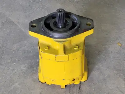 NEW KOMATSU 704-30-42140R