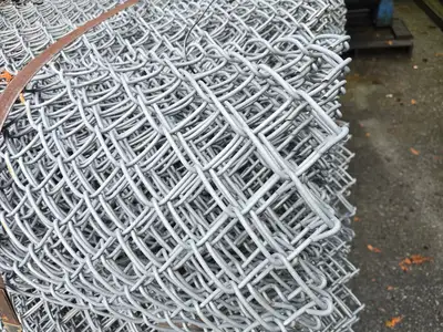 Chain Link Mesh Rolls, 2" x 2", 6 Gauge Galvanized 5' x 30'