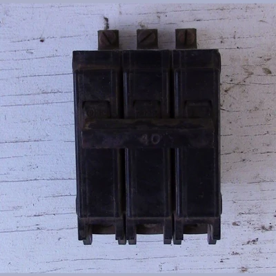 CEB, Commander 3 Pole 40 Amp Bolt-on Breaker