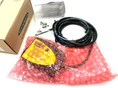USED BANNER REGISTRATION MARK SENSOR GREEN PERPENDICULAR BEAM