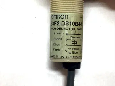USED OMRON PHOTOELECTRIC SENSOR DIFFUSE 0.1M PNP 10-30VDC