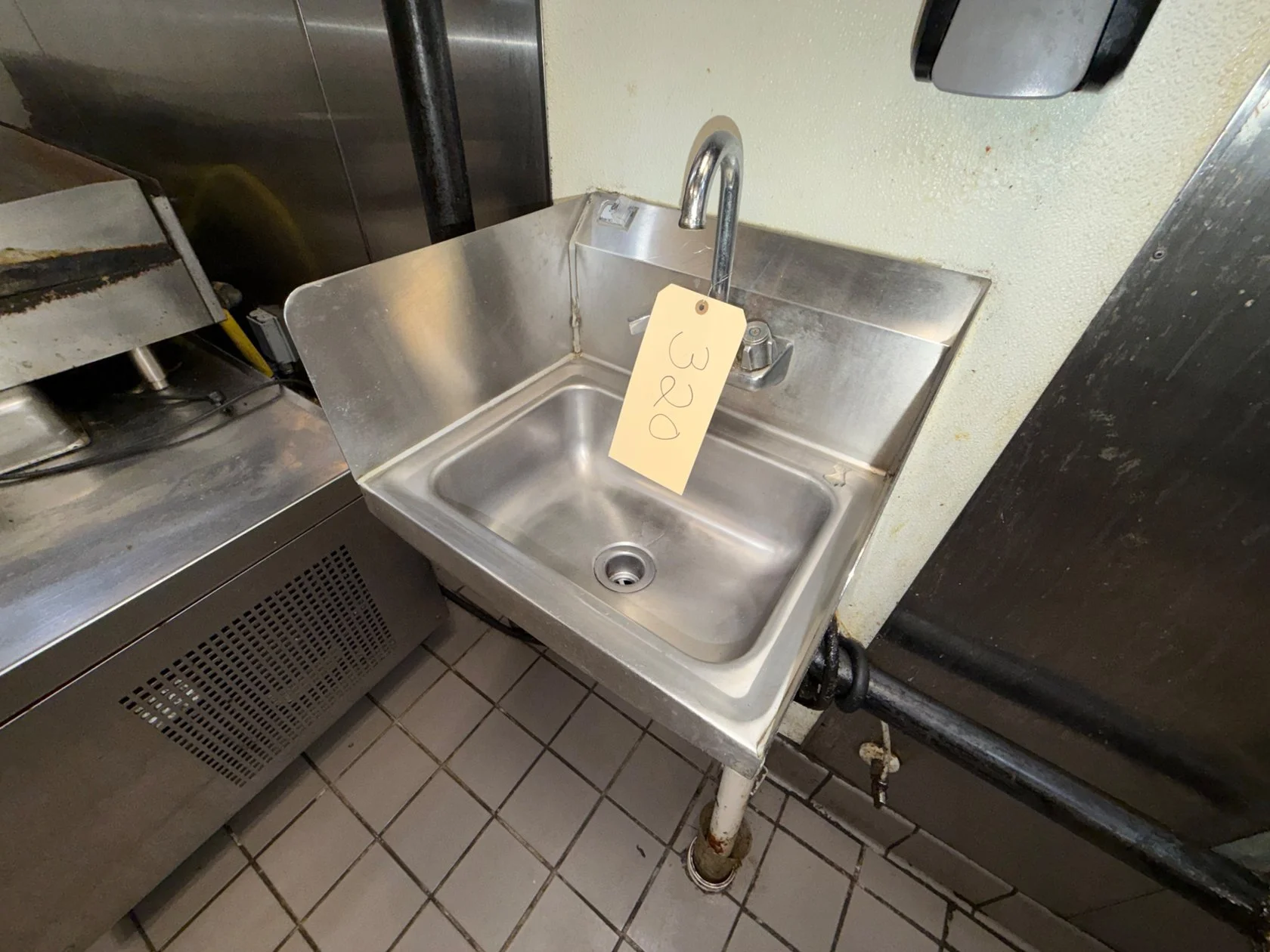 Used _UNKNOWN_ _UNKNOWN_ Sinks Georgia US | Auction Management Corporation #1548559