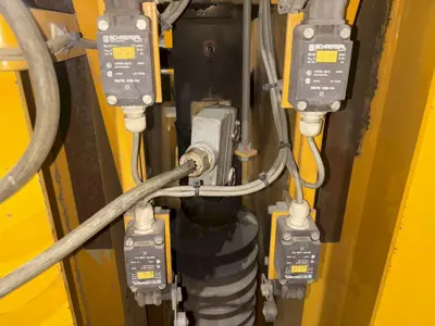 (4) 20 TON (160,000 LBS TOTAL) RAILWAY / NEUERO HEAVY DUTY MOBILE VERTICAL LIFT JACKS: YOBRO #24229