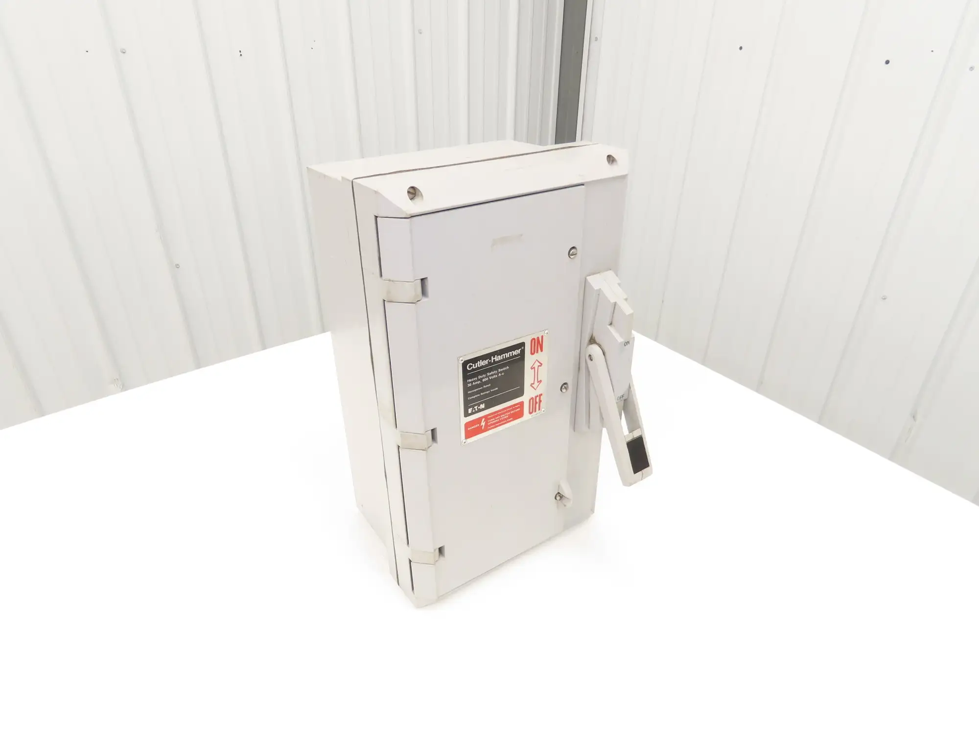 Eaton Cutler Hammer DH361FCK Fusible Disconnect Switch Non-Metallic 30A 600V 3P