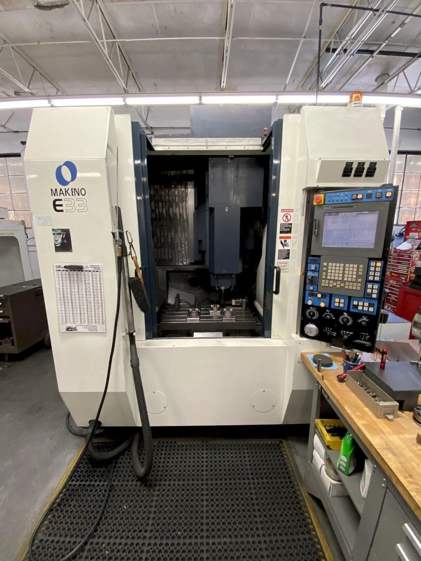 USED 2005 MAKINO E33