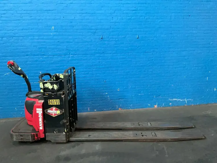 Used RAYMOND 8410 Pallet Jacks Ohio US | HGR 24 #1404908