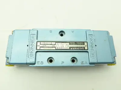 Honeywell Skinner S4AACHXX Pneumatic Directional Control Valve 5/2 Pos 150 PSI