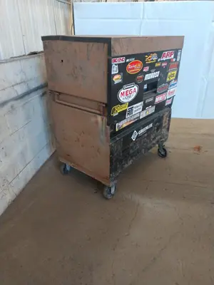 31" X 49" X 57" GREENLEE BLACK PORTABLE JOB BOX ON ROLLING CASTERS: STOCK #12390