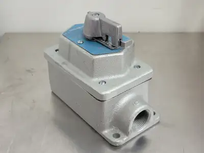 NEW CROUSE-HINDS MC21273 LC OF RM