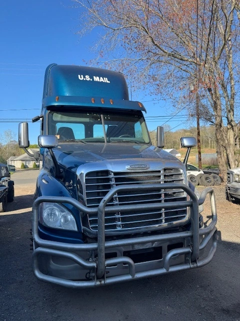 Used 2017 FREIGHTLINER CASCADIA Miscellaneous Trucks/Trailers Connecticut US | Revelation Machinery #1125229