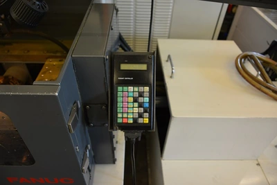 USED 1998 FANUC ROBOCUT