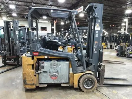 Used 2019 CATERPILLAR 2ET4000 3-Wheel Stand up Electric Counterbalance Forklifts | Russell Equipment #724053