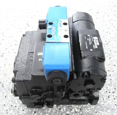 NEW SAUER DANFOSS 4282867 HYDROSTATIC PUMP AX130290001 42R28-CF2NN75J