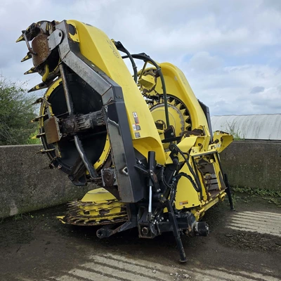 JOHN DEERE 8800 chopper | Iron Listing (36)
