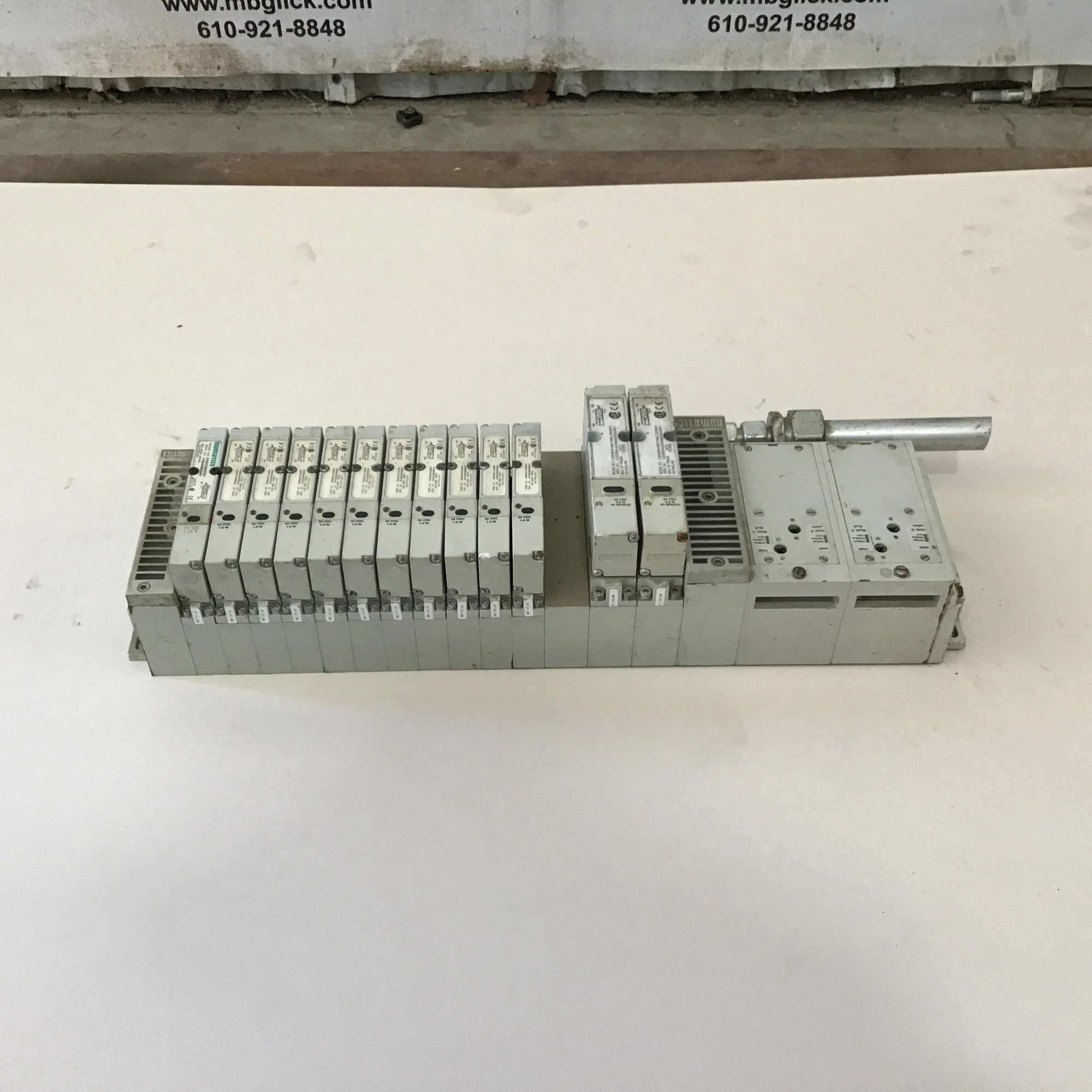 Numatics 051BA/I51BA/122BA Series 14 Valve Manifold w/ 2 239-2057 Mods