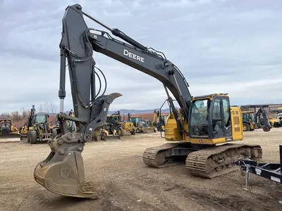 USED 2017 Deere 245G LC