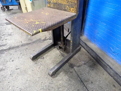 Straddle Stacker