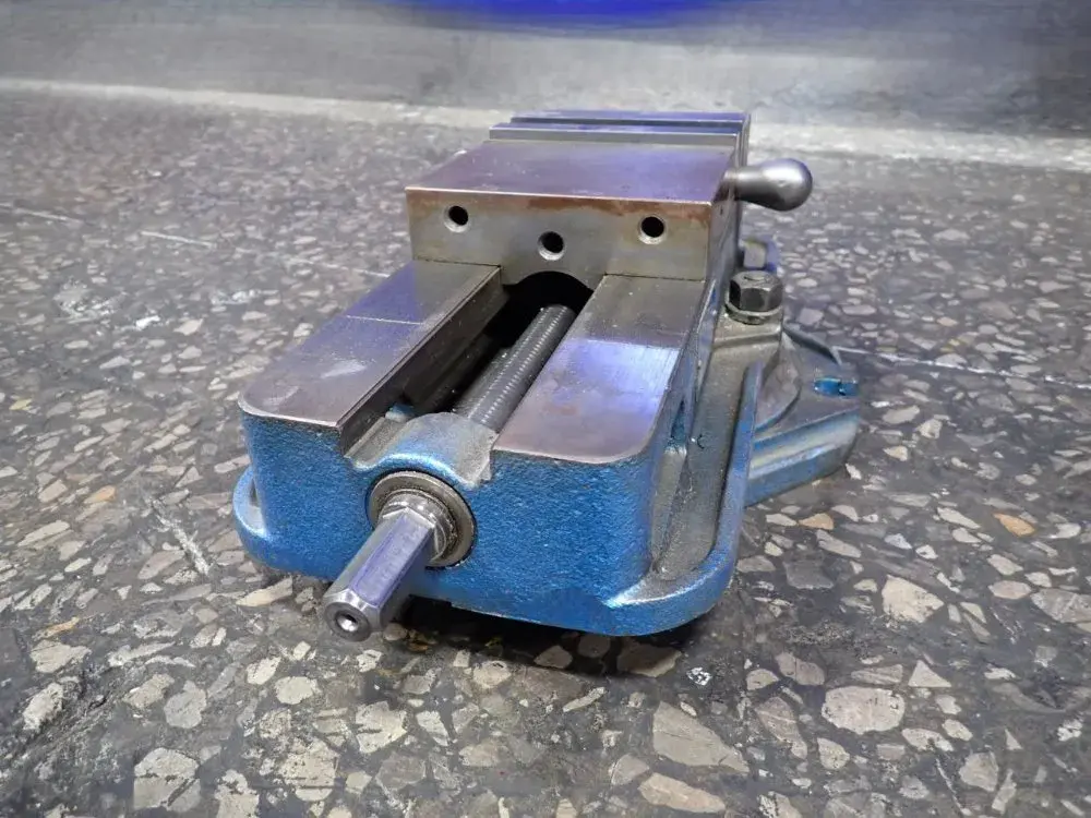 USED KURT MFG. D675