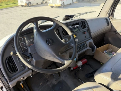 Used 2008 FREIGHTLINER BUSINESS CLASS M2 26' BOX TRUCK Box trucks Ohio US | Miedema Asset Management Group #1709385