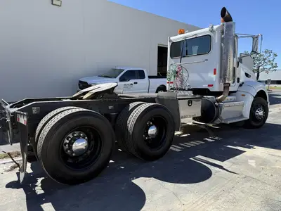 USED 2012 PETERBILT 386