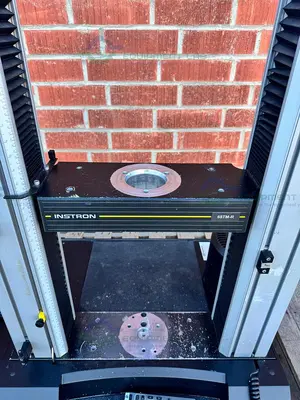 USED INSTRON 68TM-R / 5564 DUAL COLUMN TENSILE COMPRESSION TESTER
