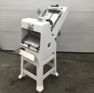 167-0557 Oliver 797-32N Bread Slicer