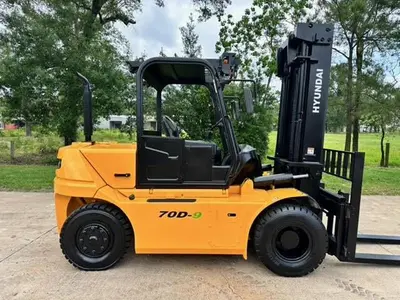 USED 2016 HYUNDAI 70D-9