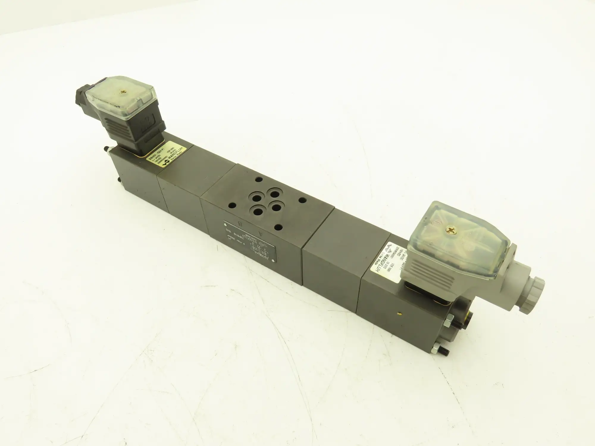 Wandfluh ZS22061AB Hydraulic Directional 2/2 Solenoid Poppet Valve 24Vdc 5000psi