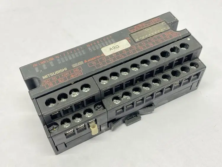 Used MITSUBISHI ELECTRIC MELSEC DIGITAL OUTPUT UNIT 0.1A 12/24VDC PLC Input & Output | Maverick Industrial Sales #1101101