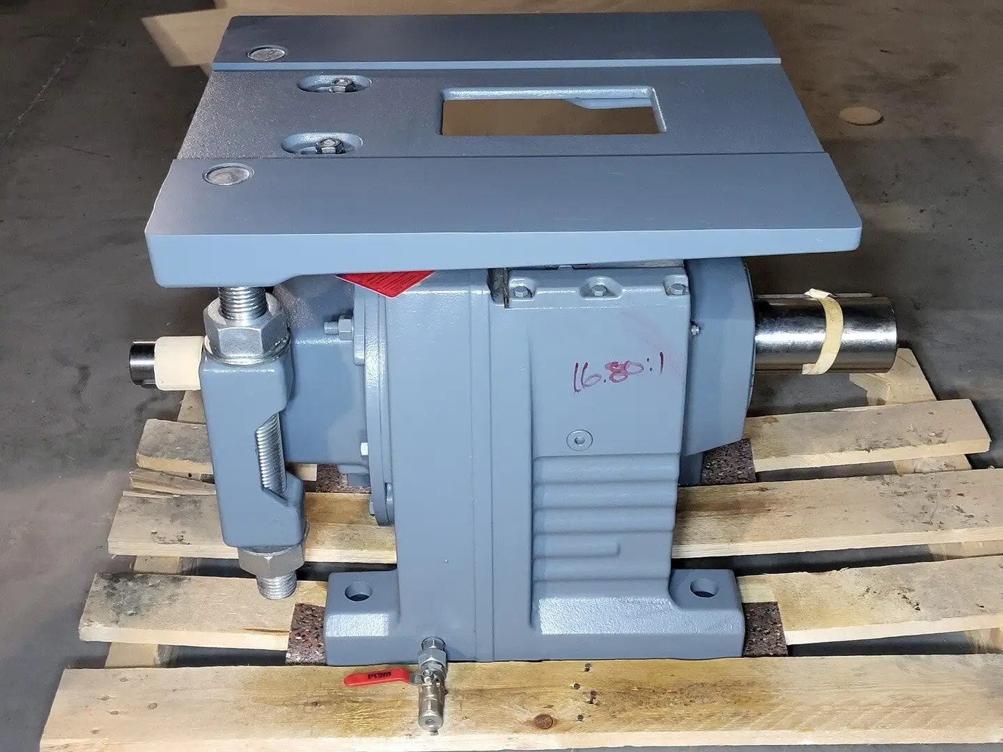 NEW SEW-EURODRIVE R137 AD7/P