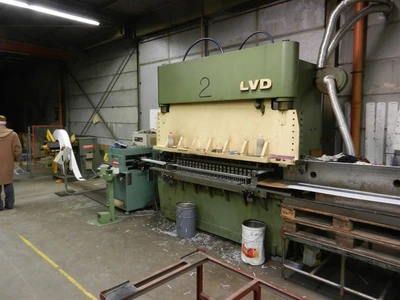 USED COMPLETE LINE FOR FIXTURES OF FLUORESCENT LIGHTING