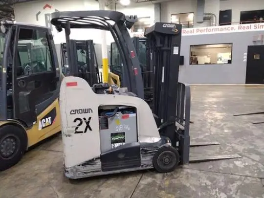 Used 2018 CROWN RC5545-40 3-Wheel Stand up Electric Counterbalance Forklifts Ohio US | Russell Equipment #724711