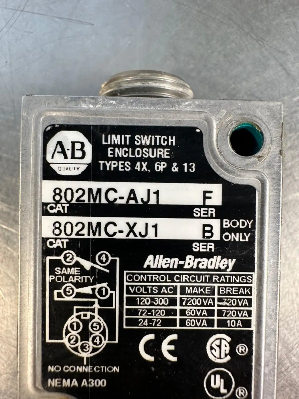 Allen Bradley 802MC-AJ1 /F With 802MC-AX / Operador Head (5E-27)