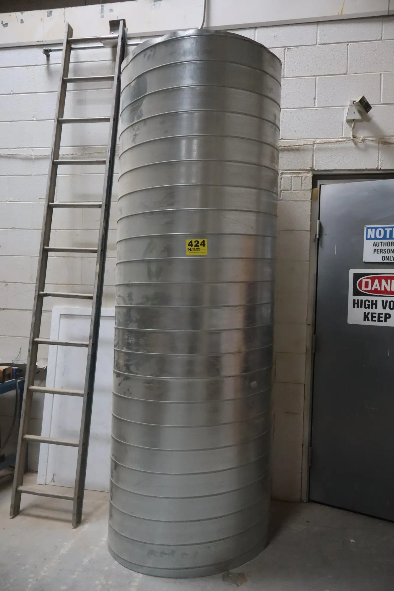 Used _UNKNOWN_ GALVANIZED DUCT 9' X 32" HVAC Parts and Equipment Illinois US | Heath Industrial Auction Services #1378974