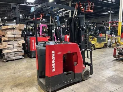 Used 2018 RAYMOND 415C35TT 3-Wheel Stand up Electric Counterbalance Forklifts Illinois US | Somerset Equipment Sales #1546204