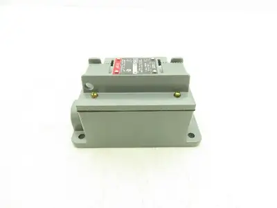 Allen Bradley 800S-2SA4 Pushbutton Start Stop Station 600VAC 5A N.O.N.C. Ser.M