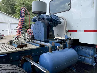USED 2011 PETERBILT 367