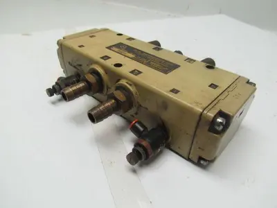 CA Norgren P71kA06 5-Port Air control valve 1/2" NPT ports