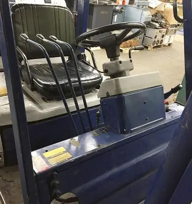 2956-560 KOMATSU 5000LB CAPACITY RIDE ON FORK LIFT TRUCK MODEL 25