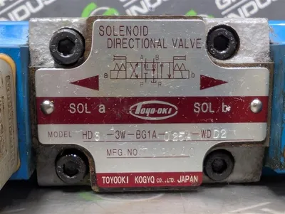 Toyooki HD3-3W-BG1A-025A-WDD2 Directional Control Valve Dual 24VDC Coils Used