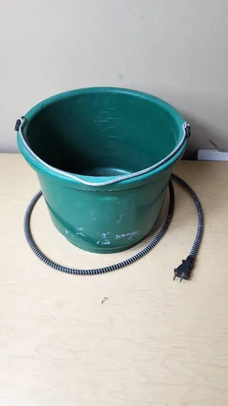 Farm Innovators Heated Bucket Model HB-60