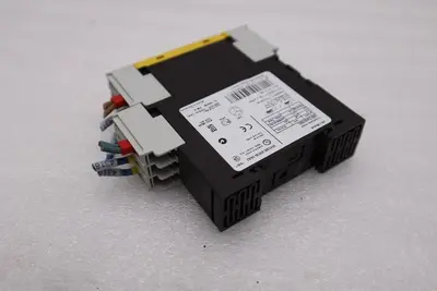 Siemens 3RK1205-0BE00-0AA2 Safety Relay STOCK H1494A