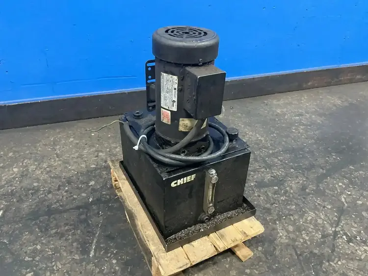 Used CHIEF _UNKNOWN_ Pumps Ohio US | HGR 24 #1506874