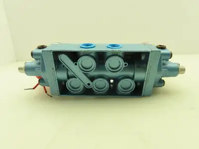 Honeywell Skinner S3FFHAL3 Directional Control Spool Valve 5/3 24VDC 3/8" NPT