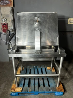 Groen FPC-3 Braising Pan 30 Gallon Tilting Skillet - 3 Phase Electric 240 Voltag